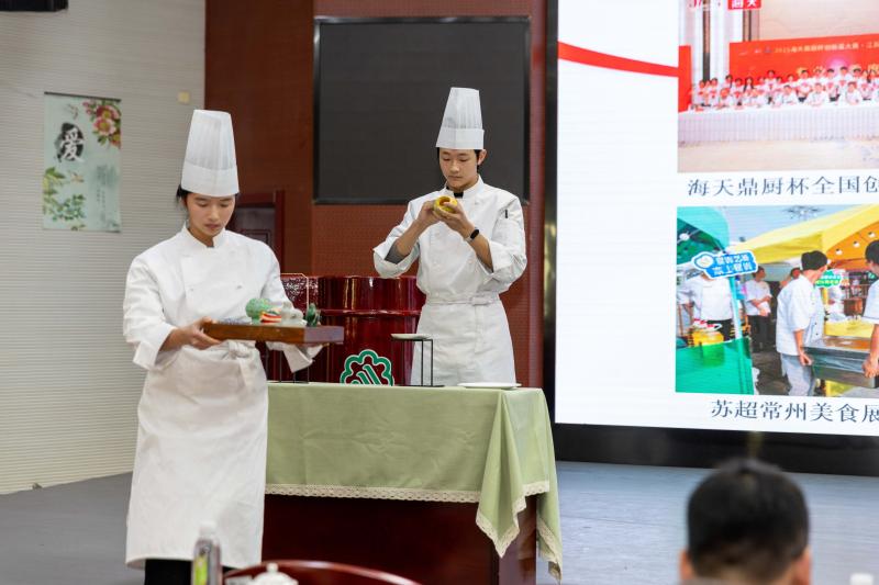 学校成功举办2025-2026学年创新创业大赛校赛