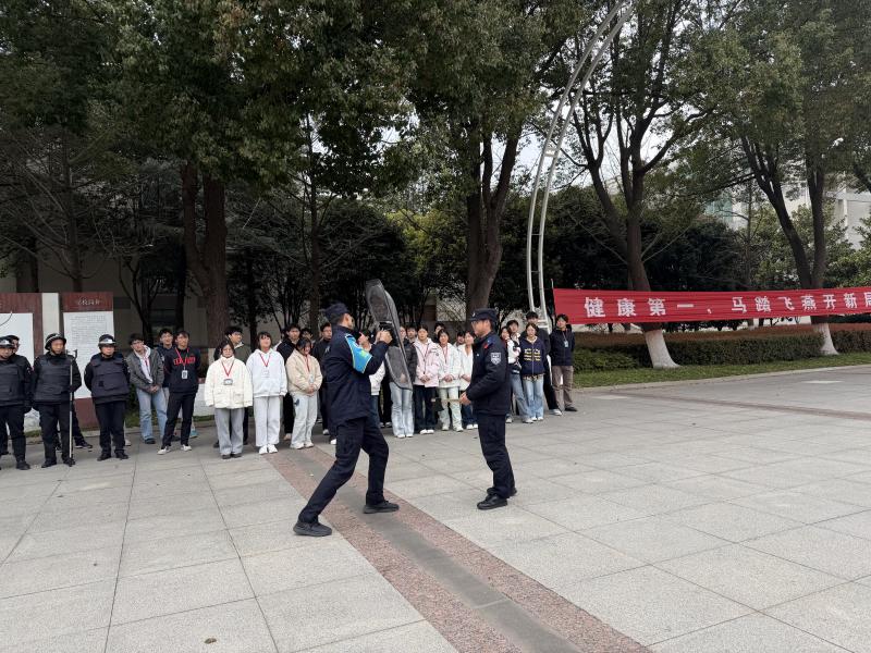 我校开展最小应急单元防暴处突演练